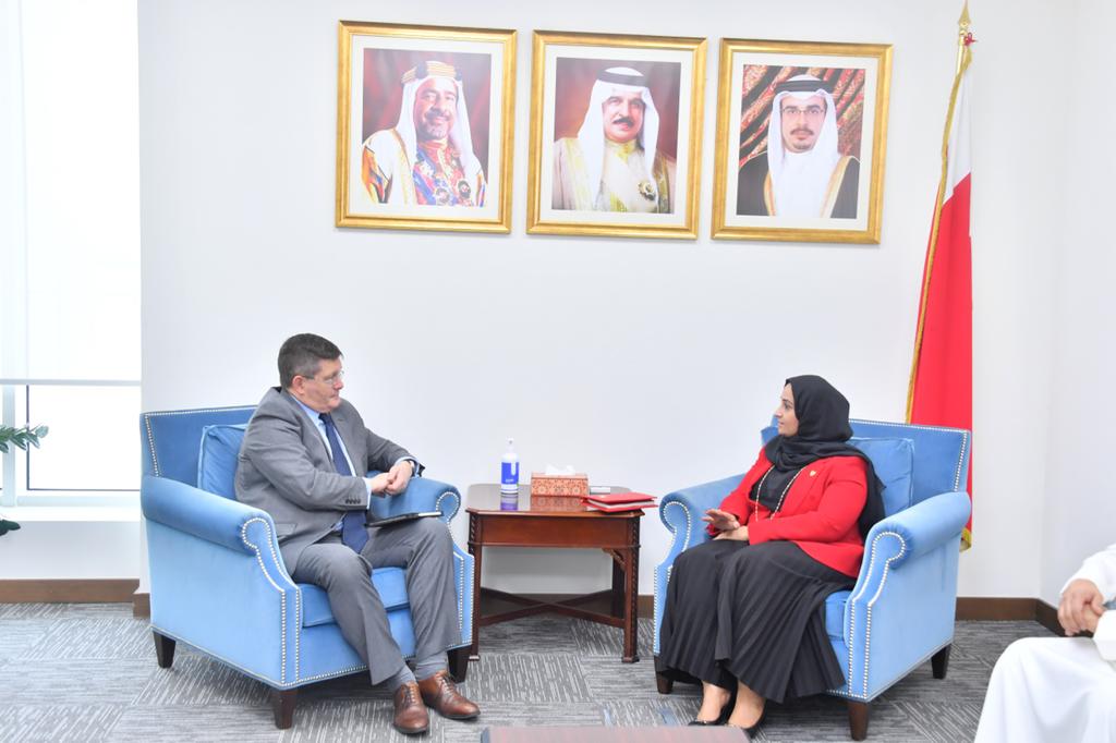 خلال استقبالها سفير المملكة المتحدة لدى المملكة - وزيرة الصحة تبحث تعزيز مجالات التعاون الصحي بين مملكة البحرين والمملكة المتحدة