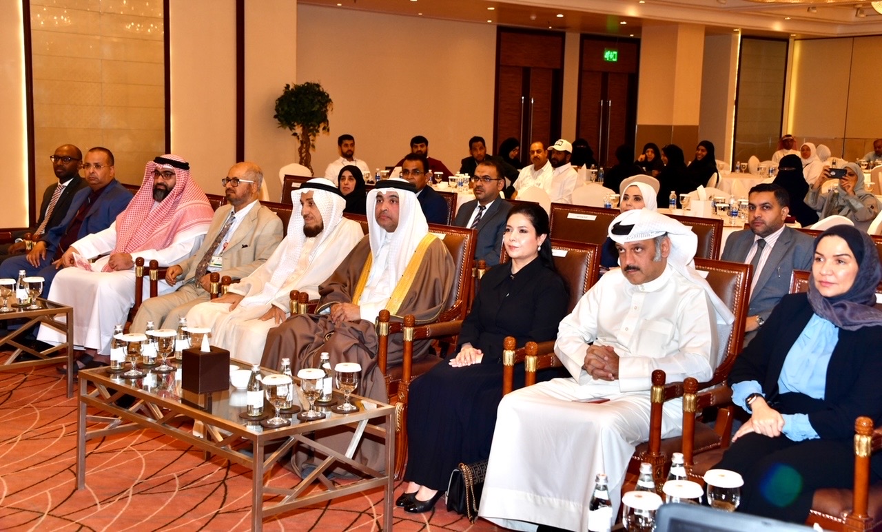 خلال افتتاح ورشة الحج تحت شعار "نعتني بصحتك .. لتُكمل حَجَتك" د.المانع: وزارة الصحة وضعت كل إمكانياتها لتقديم أفضل الخدمات الصحية والعلاجية لحجاج مملكة البحرين