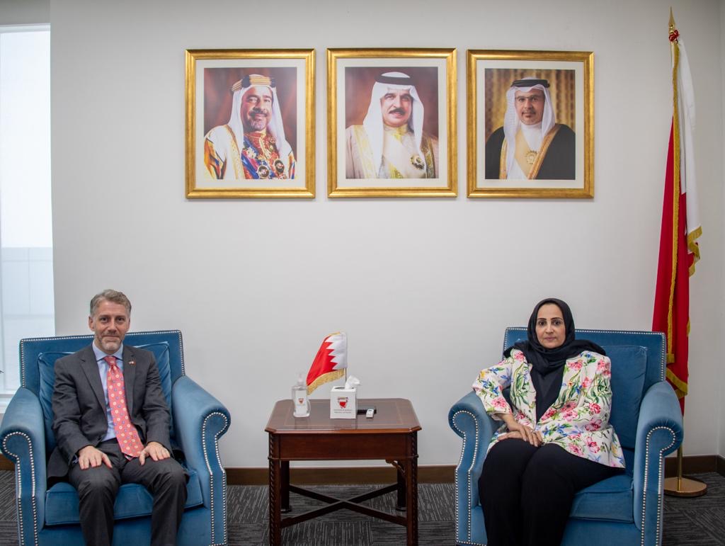 وزيرة الصحة تستقبل سفير المملكة المتحدة لدى مملكة البحرين
